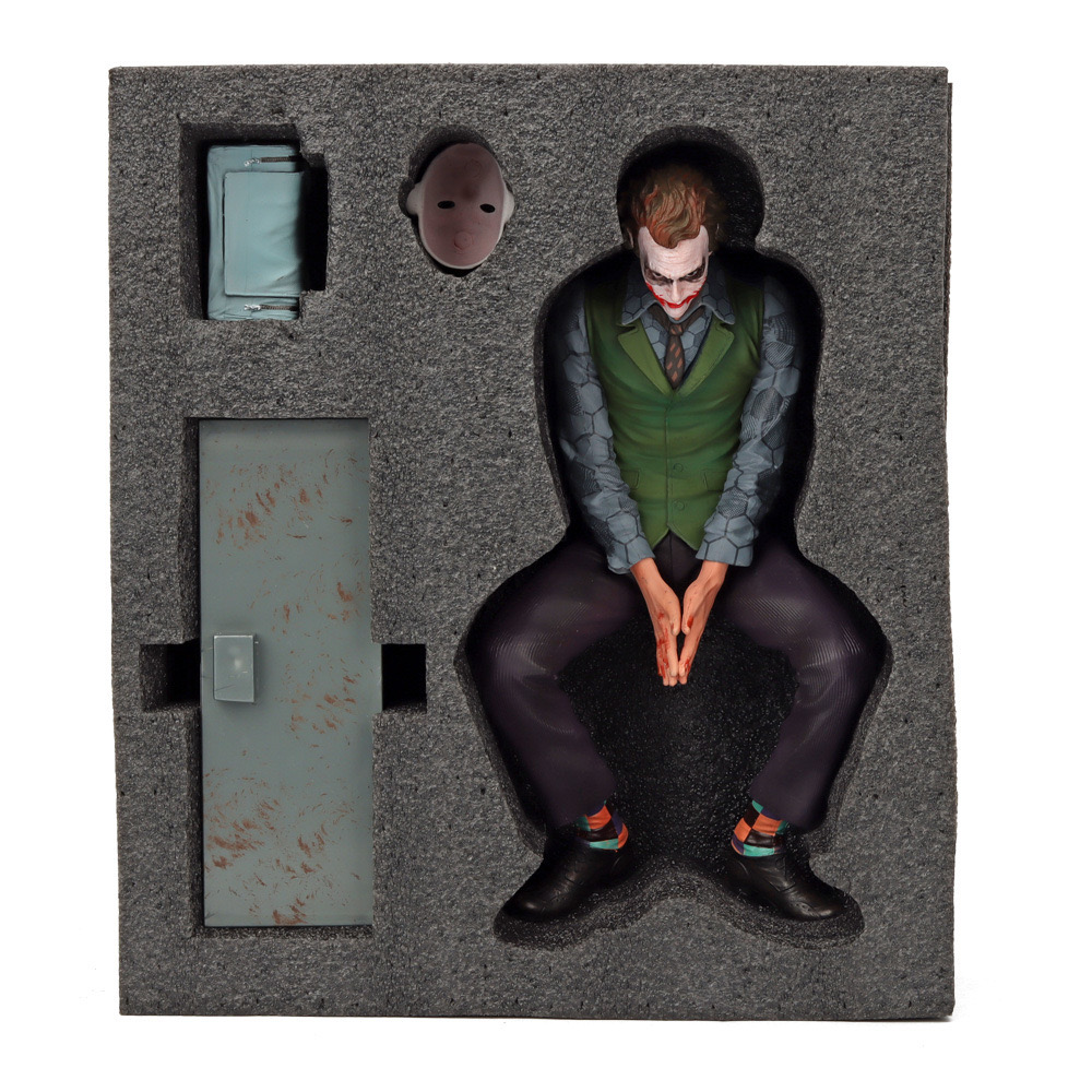 Joker Villain Character Figurine for Collectors - Image 5