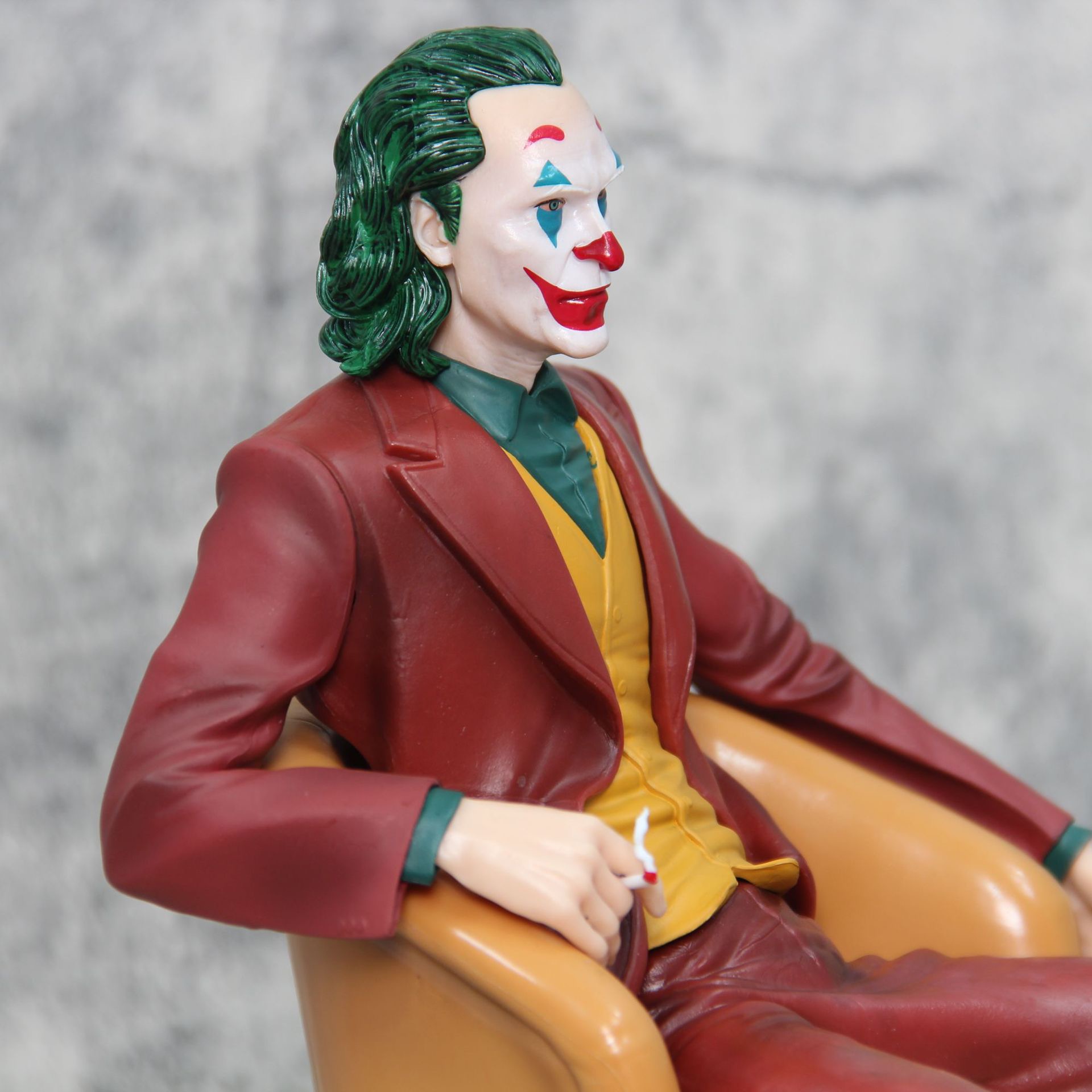 Joaquin Phoenix Joker Mask Figurine - Red Suit - Image 4