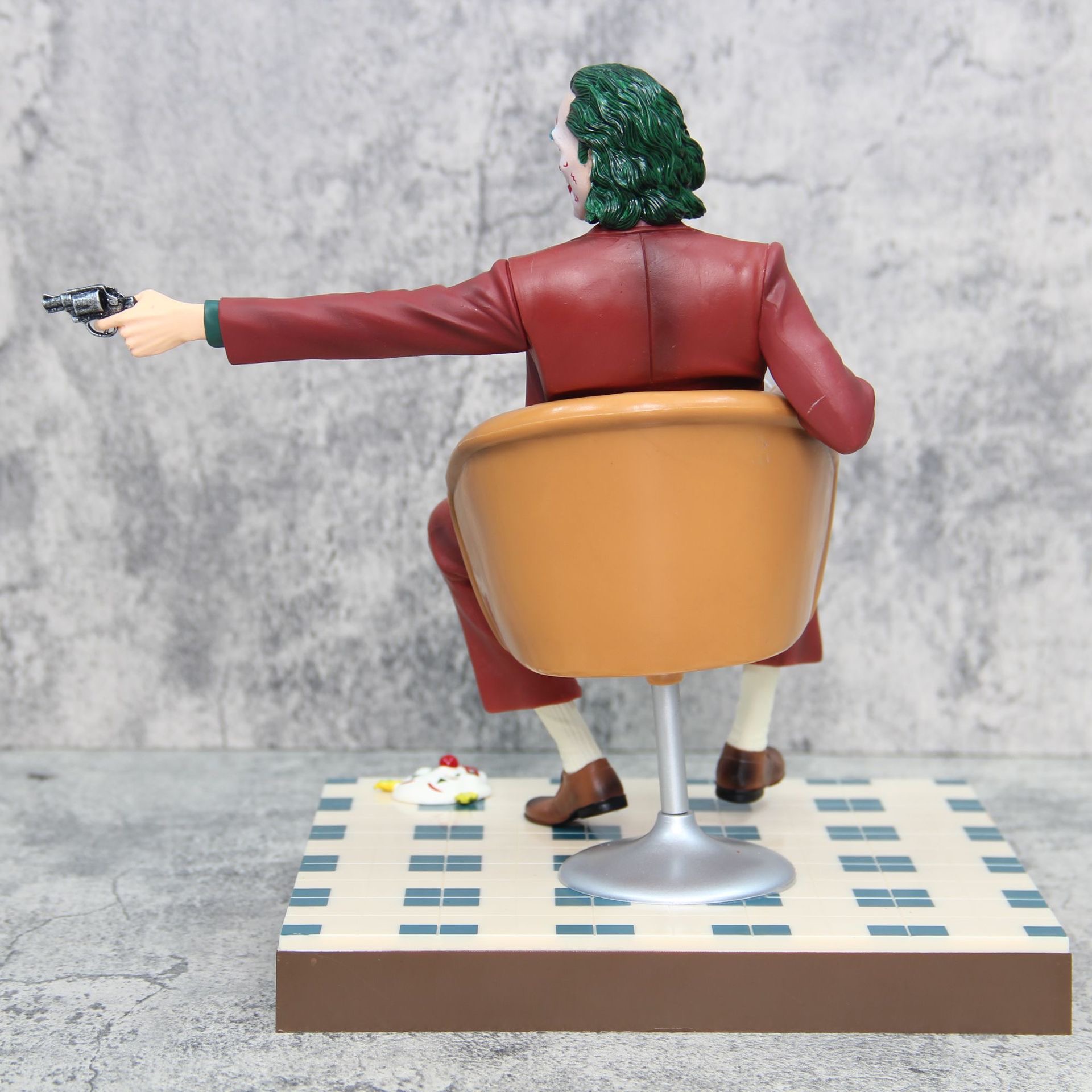 Joaquin Phoenix Joker Mask Figurine - Red Suit - Image 5